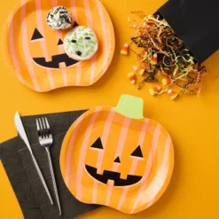 10ct Halloween Jack-O'-Lantern Pumpkin Shaped Dinner Plate - Spritz™