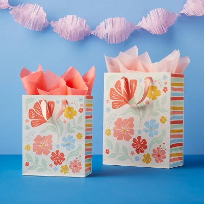 Small Gift Bag Floral On Cream - Spritz™ 1 Small Gift Bag Floral On Cream - Spritz™